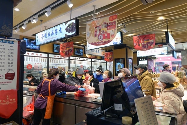 Consumers lining up for ready-made food during CNY 2023